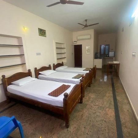 Vijaya Guest House Tiruvannāmalai Exterior foto